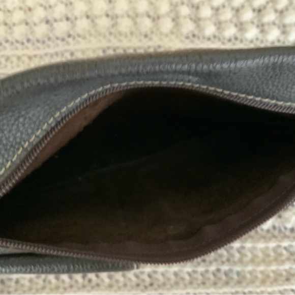 Roots Brown Messenger Bag with Multiple Compartments - Picture 3 of 4